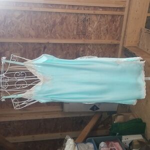 FEELING FRESH❣️Victoria's Secret bluish green chemise slip nightie. Size medium.